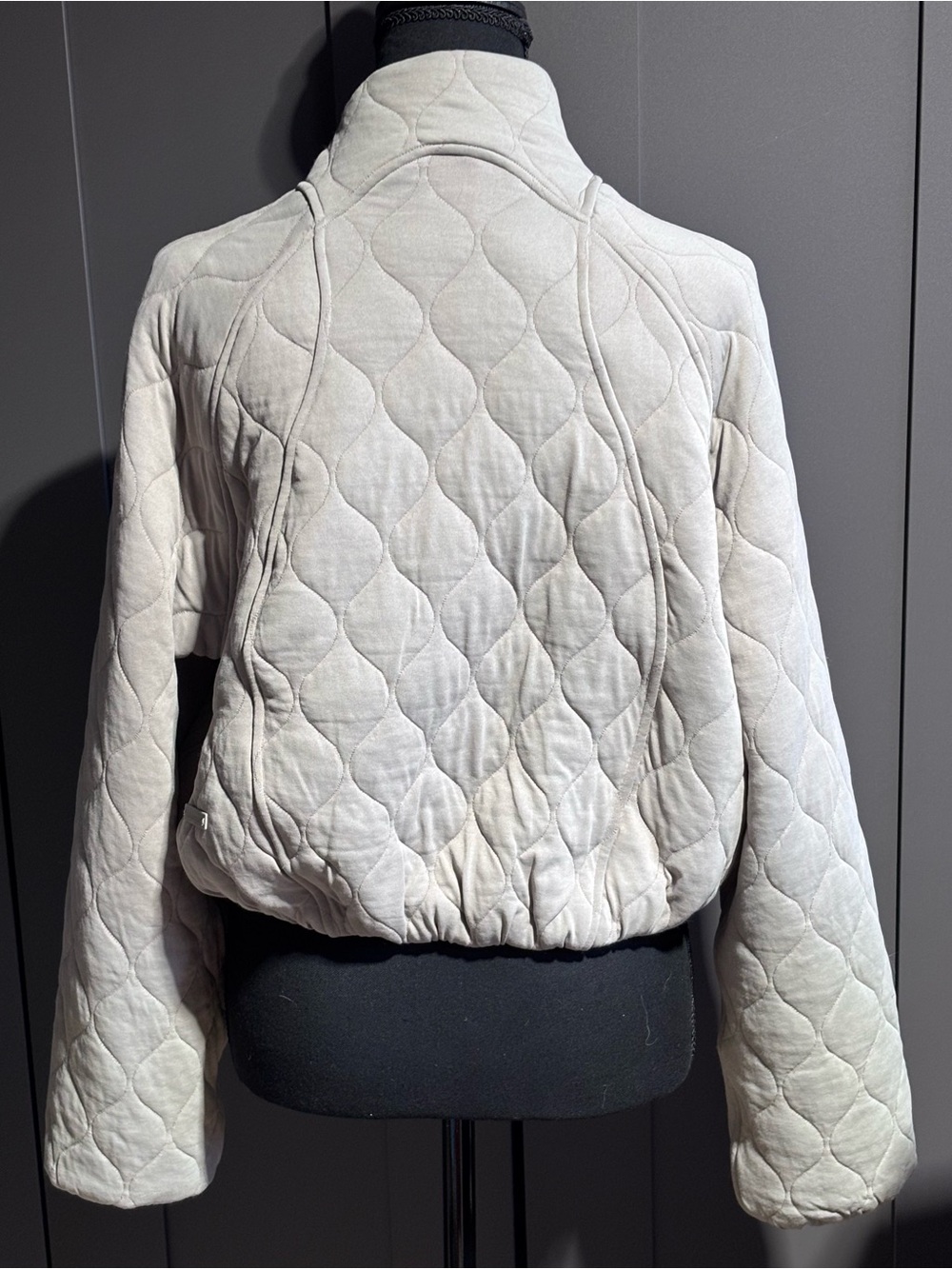 lululemon athletica Quilted Bomber Jacket - Picture 4 of 9